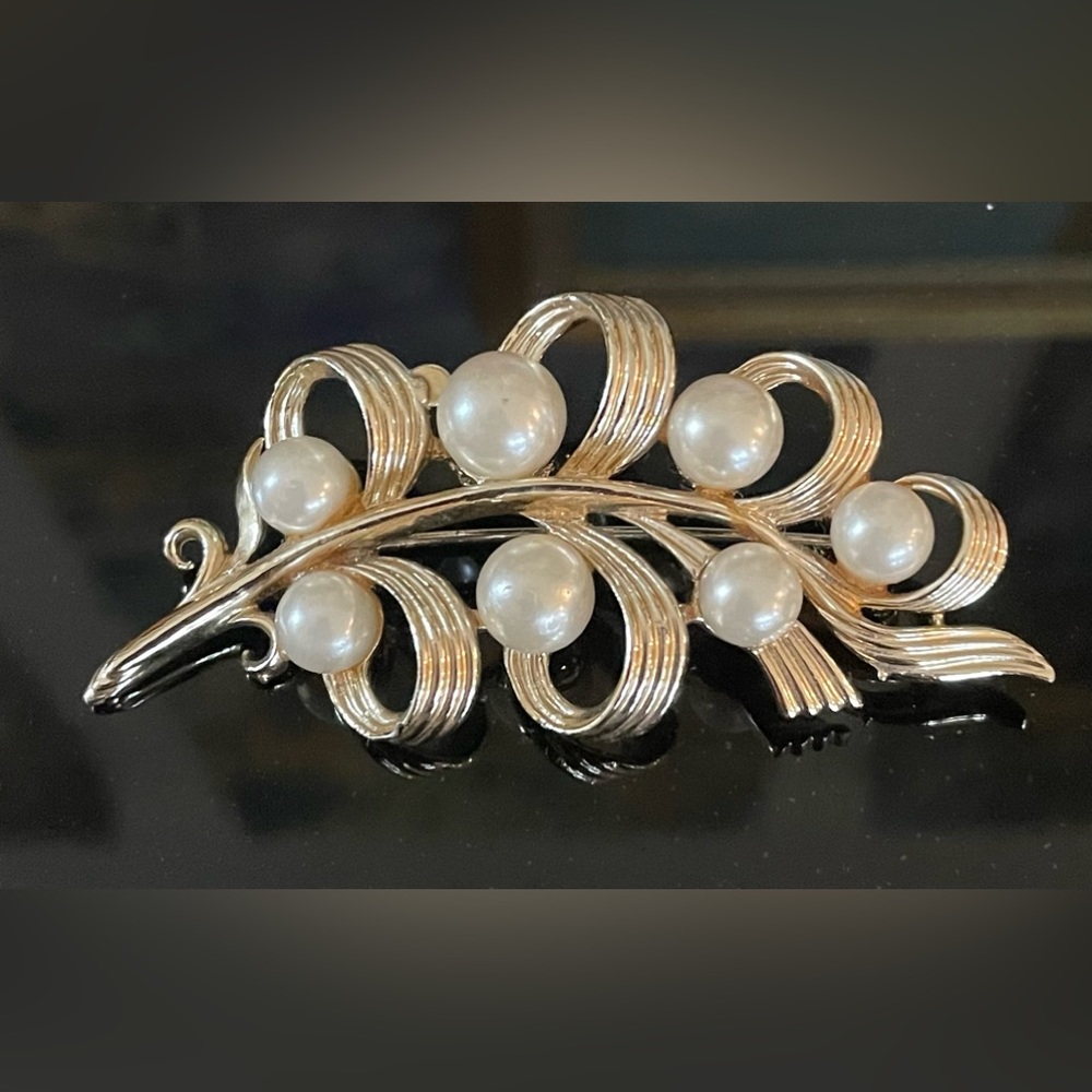 Vintage Gold Tone Faux Pearl Ribbon Leaf Brooch 1970s Unmarked